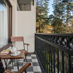 Stayvista At Pine Estate With Outdoor Jacuzzi Shimla